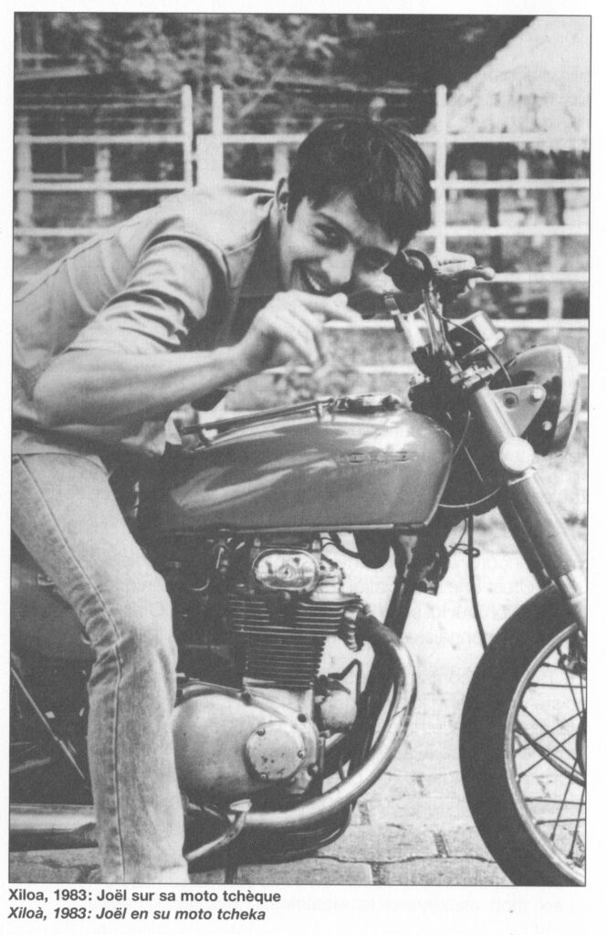 L’attribut alt de cette image est vide, son nom de fichier est joel-moto-665x1024.jpg.